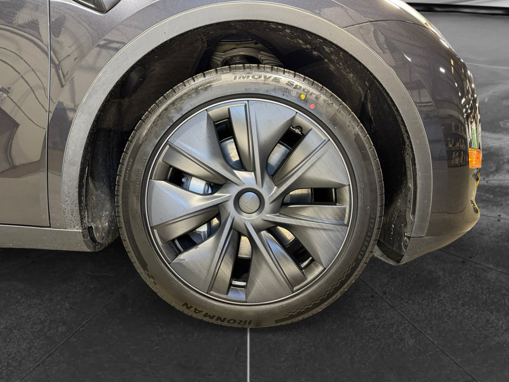Used 2025 Tesla Model Y Long Range RWD image 36