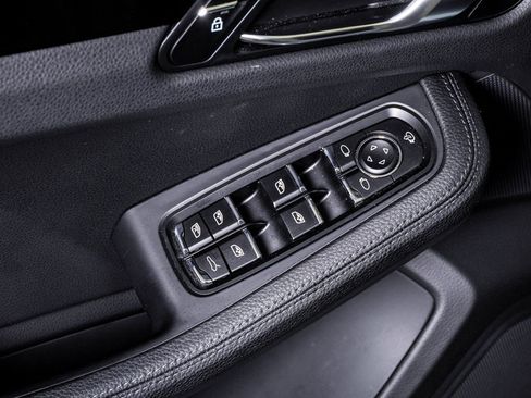 Certified 2025 Porsche Macan image 26