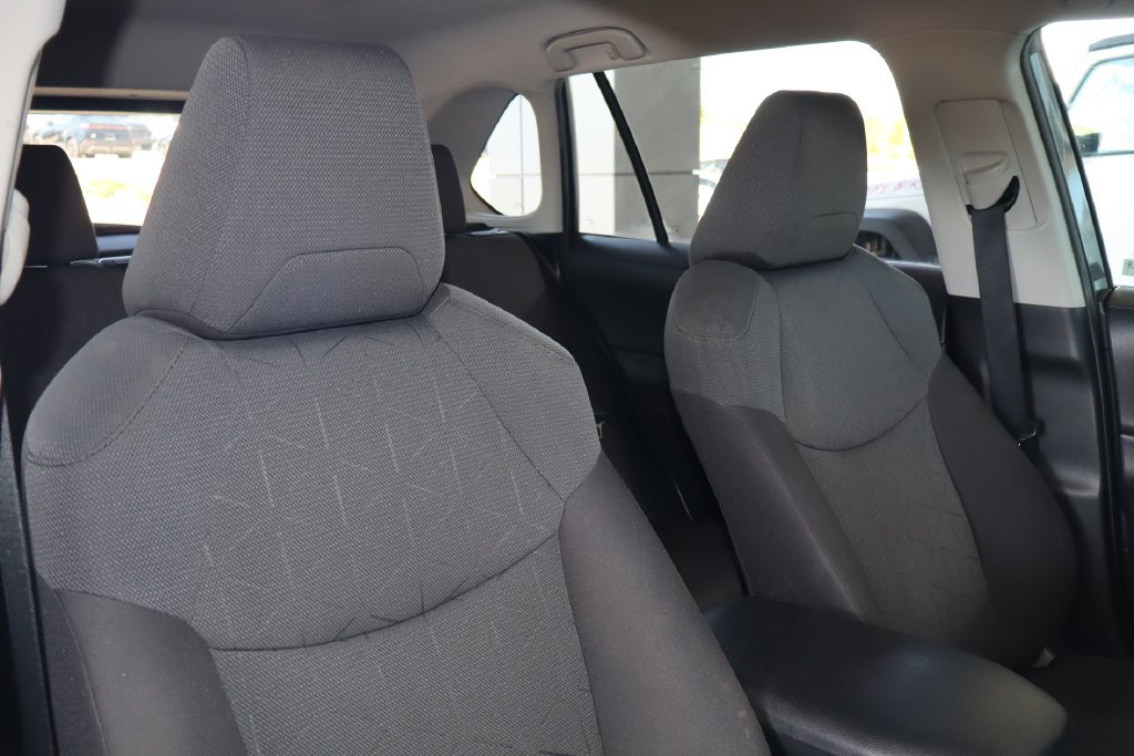 Used 2020 Toyota RAV4 XLE FWD image 42