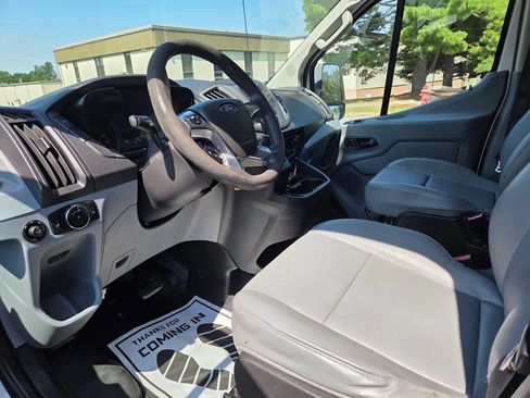 Used 2015 Ford Transit 250 130 Low Roof RWD image 18