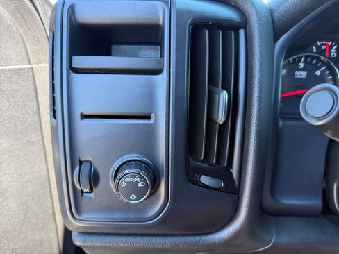 Used 2019 Chevrolet Silverado 1500 Custom w/ Custom Convenience Package AWD/4WD image 23