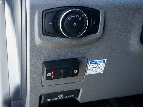 Used 2017 Ford F550 2WD Regular Cab Super Duty image 26