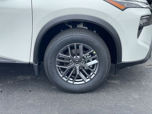 Used 2025 Nissan Rogue S image 17