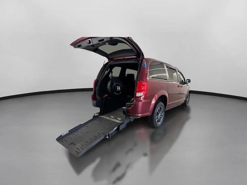 Used 2019 Dodge Grand Caravan GT FWD image 10