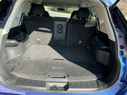 Used 2018 Nissan Rogue SV image 17
