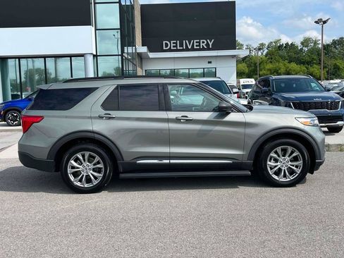 Used 2020 Ford Explorer XLT w/ Equipment Group 202A AWD/4WD image 27