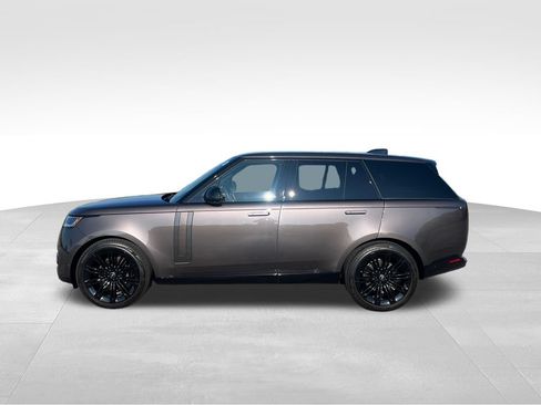 Used 2025 Land Rover Range Rover SE AWD/4WD image 2
