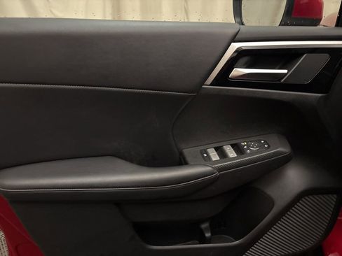 Used 2024 Mitsubishi Outlander SE image 10