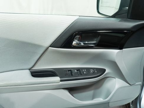 Used 2017 Honda Accord LX image 18