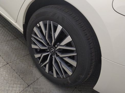 Used 2025 Nissan Altima 2.5 SV FWD image 31