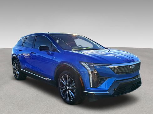 New 2026 Cadillac Optiq Luxury 2 image 1