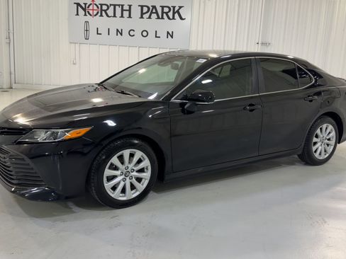 Used 2018 Toyota Camry LE w/ Convenience Package image 6