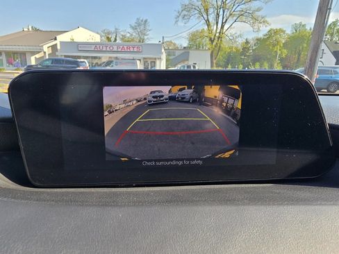 Used 2019 MAZDA MAZDA3 Hatchback w/ Preferred Package FWD image 9