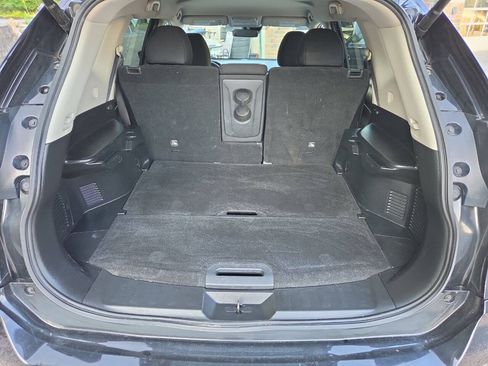 Used 2019 Nissan Rogue SV AWD/4WD image 17