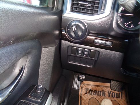 Used 2018 Nissan Titan SV w/ SV Convenience Package image 24