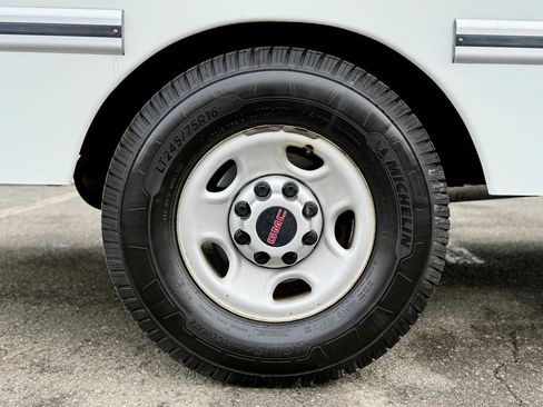 Used 2019 GMC Savana 3500 w/ Driver Convenience Package image 18