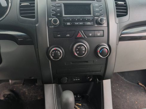 Used 2011 Kia Sorento LX FWD image 39