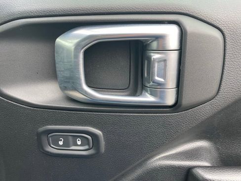 Used 2021 Jeep Wrangler Unlimited Freedom Edition image 14