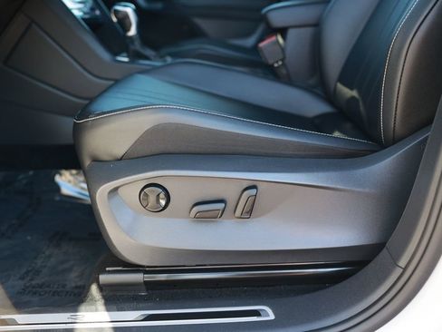 Used 2023 Volkswagen Tiguan SE R-Line image 18