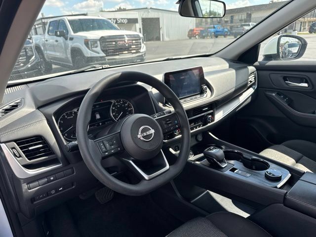 Used 2024 Nissan Rogue SV AWD/4WD image 11