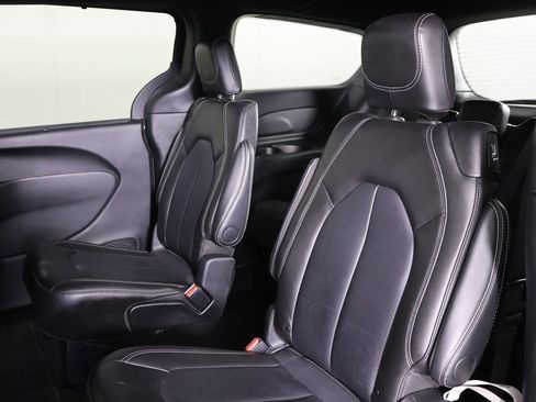 Used 2025 Chrysler Pacifica Select FWD image 27
