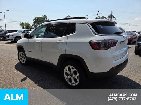 Used 2025 Jeep Compass Latitude AWD/4WD image 11