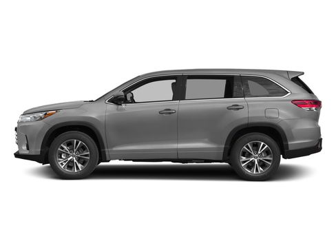 Used 2018 Toyota Highlander LE FWD image 3
