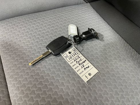 Used 2018 Ford Escape SE FWD image 34