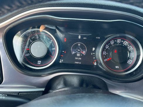 Used 2021 Dodge Challenger SXT w/ Driver Convenience Group RWD image 9