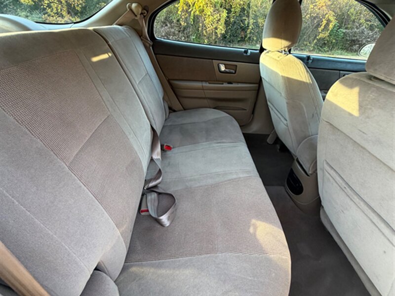 Used 2001 Ford Taurus SE FWD image 19