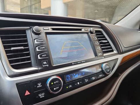 Used 2018 Toyota Highlander Limited FWD image 48