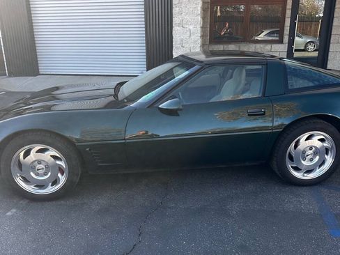Used 1996 Chevrolet Corvette Coupe RWD image 2