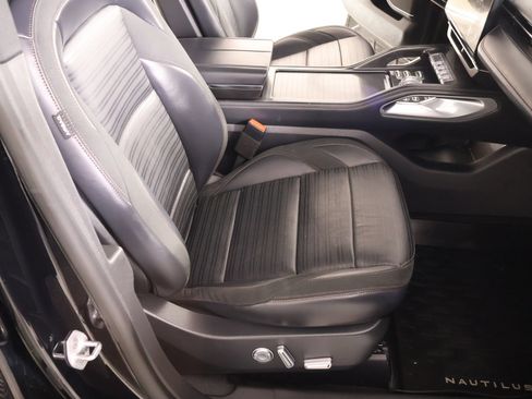Used 2025 Lincoln Nautilus Reserve w/ Jet Appearance Package AWD/4WD image 14