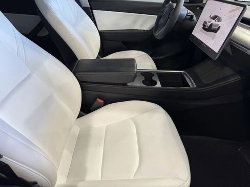 Used 2022 Tesla Model Y Performance AWD/4WD image 6