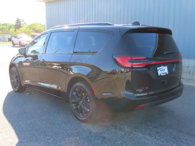 Used 2026 Chrysler Pacifica Limited w/ S Appearance Package AWD/4WD image 12