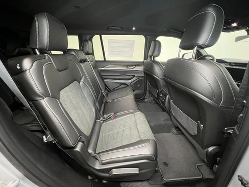 New 2026 Jeep Grand Cherokee L 4WD image 10