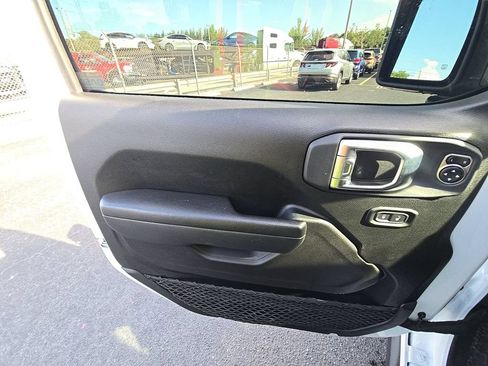 Used 2024 Jeep Wrangler Unlimited Rubicon 4xe AWD/4WD image 14