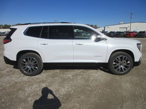 New 2026 GMC Acadia Denali Ultimate FWD image 3