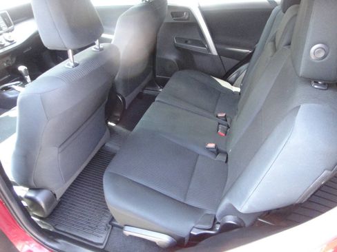 Used 2018 Toyota RAV4 LE w/ All Weather Liner Package AWD/4WD image 10