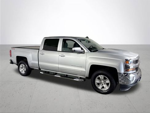Used 2017 Chevrolet Silverado 1500 LT w/ All Star Edition AWD/4WD image 4