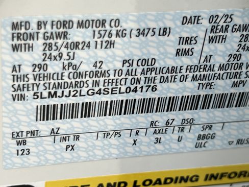 Certified 2025 Lincoln Navigator Reserve AWD/4WD image 28