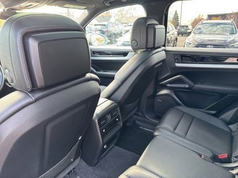 Used 2024 Porsche Cayenne w/ Premium Package image 13