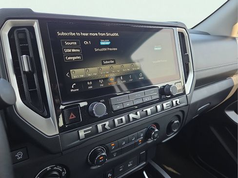 Used 2025 Nissan Frontier SV AWD/4WD image 16