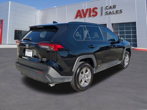 Used 2025 Toyota RAV4 XLE image 6