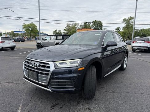 Used 2019 Audi Q5 2.0T Premium Plus w/ Premium Plus Package AWD/4WD image 2