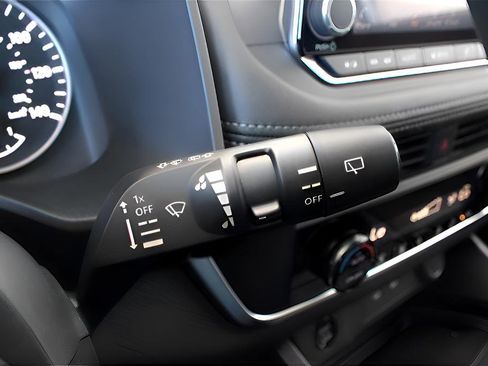 Used 2025 Nissan Rogue SV image 16