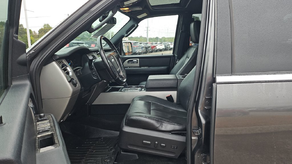 Used 2017 Ford Expedition Limited w/ Equipment Group 301A AWD/4WD image 4
