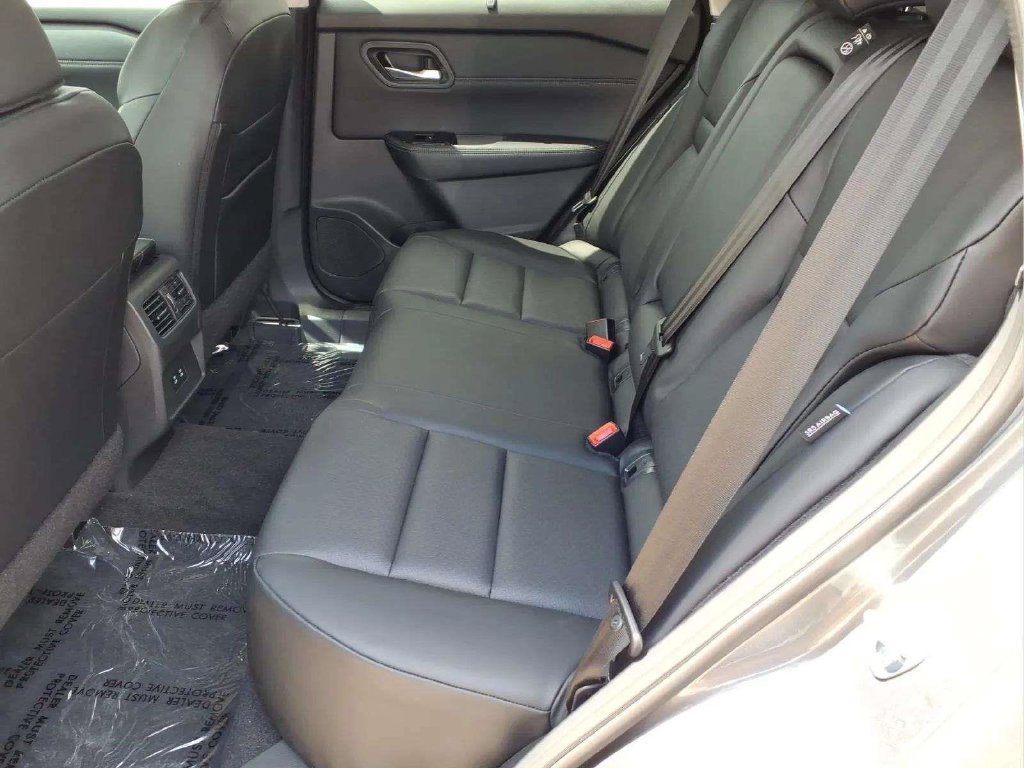 Used 2024 Nissan Rogue SV w/ SV Premium Package FWD image 13