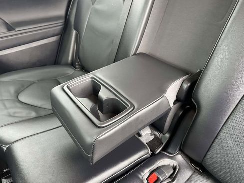 Used 2023 Toyota Highlander Limited image 19