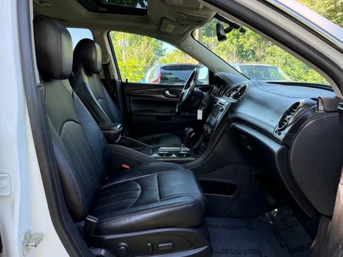 Used 2017 Buick Enclave Leather w/ Enclave Tuscan Edition FWD image 18